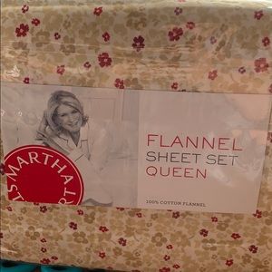 Martha Stewart queen flannel sheet set. NWT